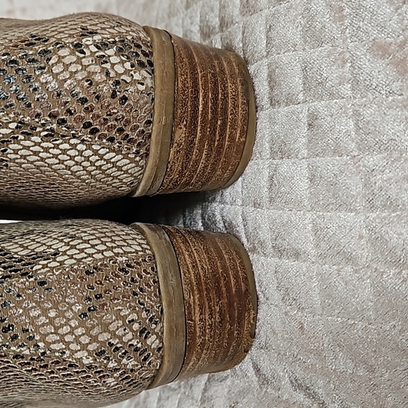 BEARTRAPS Snakeskin Booties size 7.5 - Picture 5 of 7